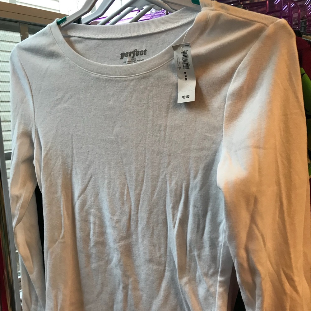 BNWT Old Navy Perfect LS Tee in White. Size Medium